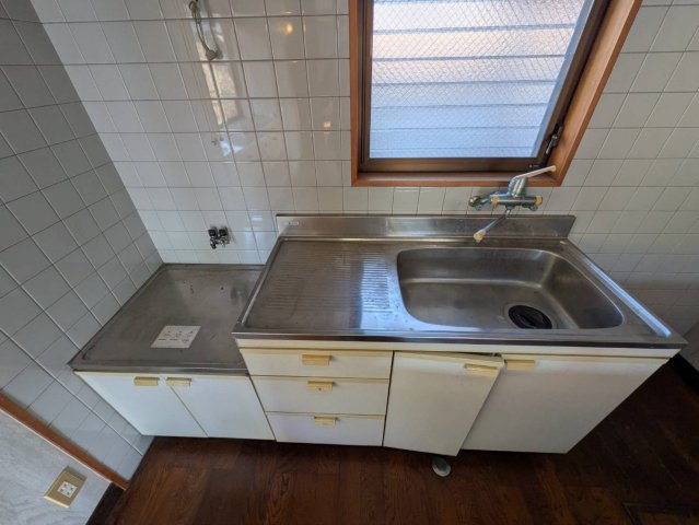 都窪郡早島町早島 中古住宅のキッチン|◆1階西側DKにはミニキッチンがございます。