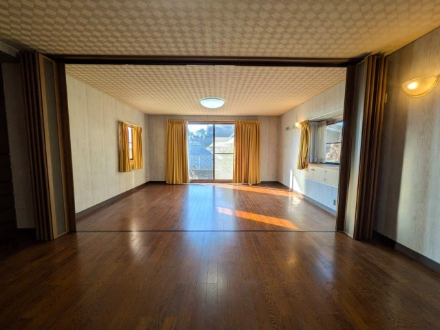 都窪郡早島町早島 中古住宅の洋室|◆1階西側洋室10畳の様子です。