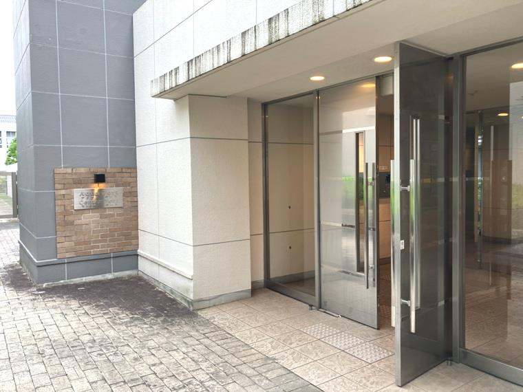 東京サーハウスセンターポートのエントランス