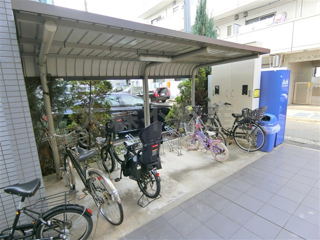 リヴァージュ大森のその他共用部分|屋根付きの駐輪場
