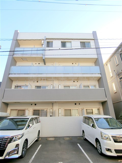 リヴァージュ大森の外観|2009年5月築　RC鉄筋コンクリート造地上4階建て総戸数14戸
東京都大田区大森西2丁目　京浜急行本線平和島駅徒歩10分、JR京浜東北線大森駅徒歩17分