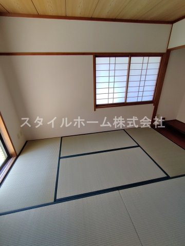 メゾンエトランゼの和室