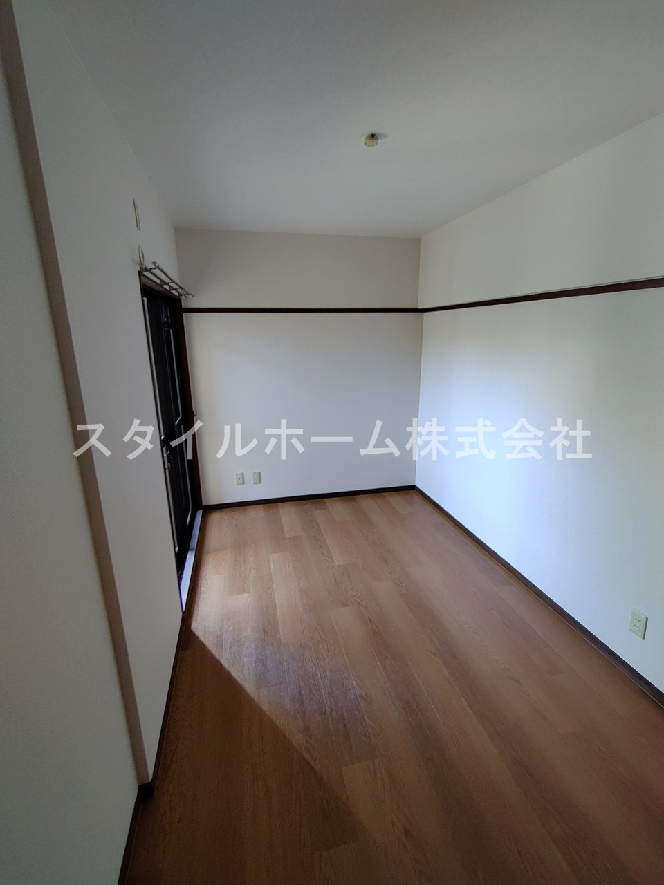 メゾンエトランゼの居間・リビング