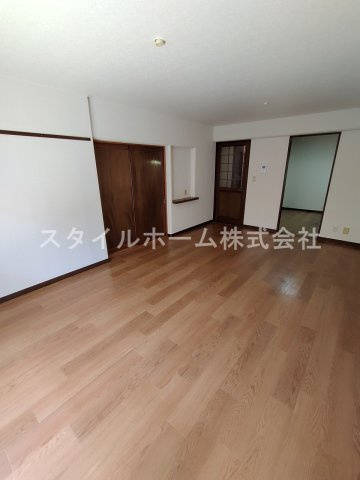 メゾンエトランゼの居間・リビング