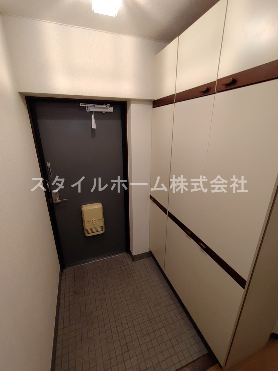 メゾンエトランゼの玄関