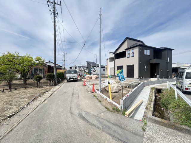 新築　佐波郡玉村町藤川　GRAFARE　2号棟の前面道路含む現地写真|現地写真　南側接道幅員約3.2ｍ	