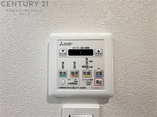 暖房機能があるため、冬場でも温かい浴室で入浴でき、乾燥機能があるため、水気を素早く取り除けます。また、換気機能があるため、湿気を素早く排出してカビや雑菌の発生を防ぐことができます。
