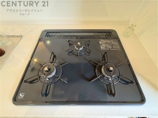 多数の調理器具を同時に使用でき、料理の効率化が可能。省エネで節約になり、様々な料理スタイルに適応できます。また、火力調整が独立しており、手入れや掃除もしやすく、今よりもっとお料理が楽しくなるかも。
