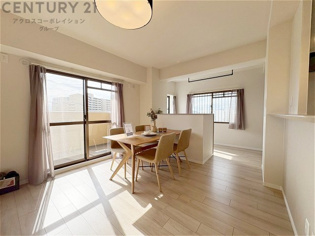 衣服の収納や脱ぎ着や整理整頓がしやすく、湿った衣類を乾燥させるスペースがありカビや臭いの発生を防ぎます。床の汚れを他の部屋に持ち込まず清潔を保つことができます。また快適な入浴環境の整備にも役立ちます。