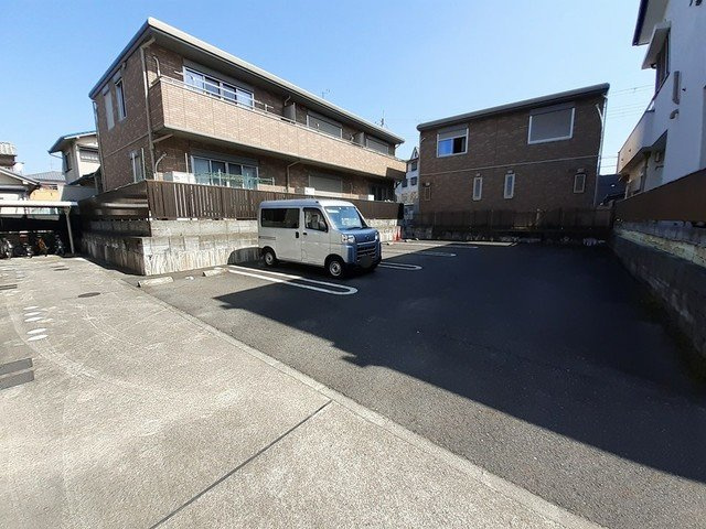 バ－ン・グロリアの駐車場