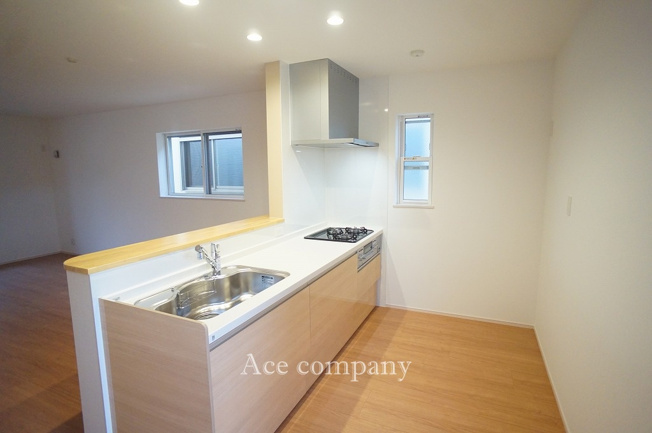 【キッチン】 | 東大阪市鴻池町1丁目　【2号棟/全2棟】 | 【システムキッチン☆】静音シンク、人口大理石天板、浄水機能付水栓、フルスライドの収納・スリムレンジフード・3口ガスコンロ☆