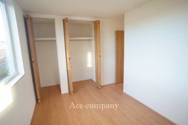 【寝室】 | 東大阪市鴻池町1丁目　【2号棟/全2棟】 | 【3階：洋室6.5帖】クローゼット完備です♪