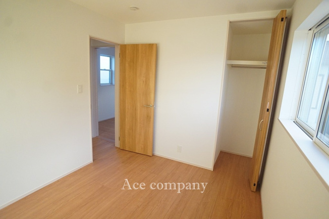 【内装】 | 東大阪市鴻池町1丁目　【2号棟/全2棟】 | 【3階：納戸5.2帖】クローゼット完備です♪