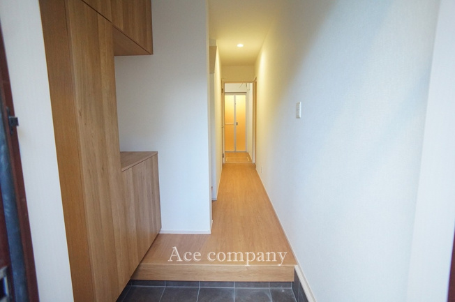 【玄関】 | 東大阪市鴻池町1丁目　【2号棟/全2棟】 | シューズボックス完備です♪