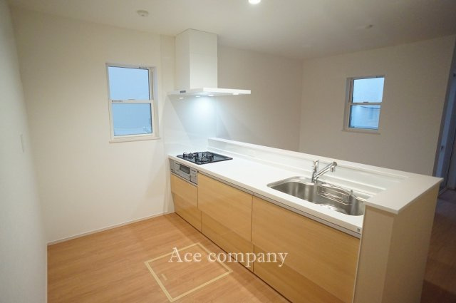 【キッチン】 | 東大阪市鴻池町1丁目　【1号棟/全2棟】 | 【システムキッチン☆】静音シンク、人口大理石天板、浄水機能付水栓、フルスライドの収納・スリムレンジフード・3口ガスコンロ☆