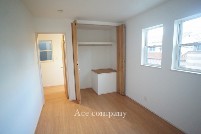 【子供部屋】 | 東大阪市鴻池町1丁目　【1号棟/全2棟】 | 【2階：洋室6帖】クローゼット完備です♪