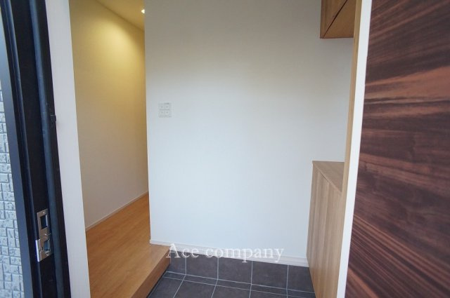 【玄関】 | 東大阪市鴻池町1丁目　【1号棟/全2棟】 | シューズボックス完備です♪