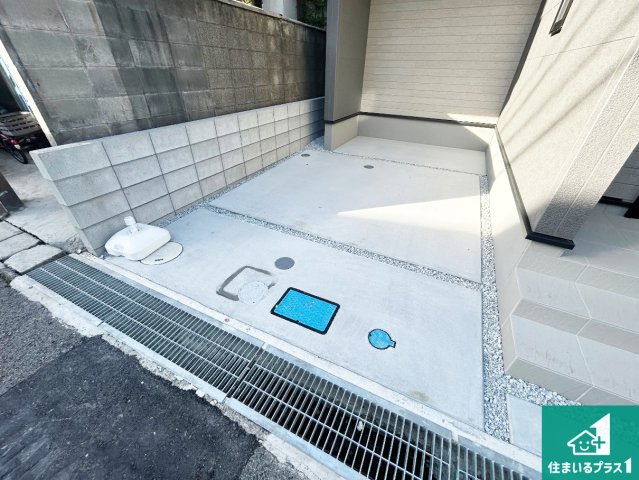 19(土)～23(祝)現地案内可能！ 泉佐野市鶴原　第8期　新築一戸建ての駐車場|駐車スペース！散水栓があるので、こまめに愛車を洗えます！