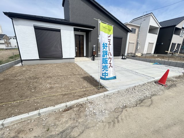 新築　佐波郡玉村町藤川　GRAFARE　1号棟の駐車場|現地写真　駐車スペースは並列3台分可能です！

