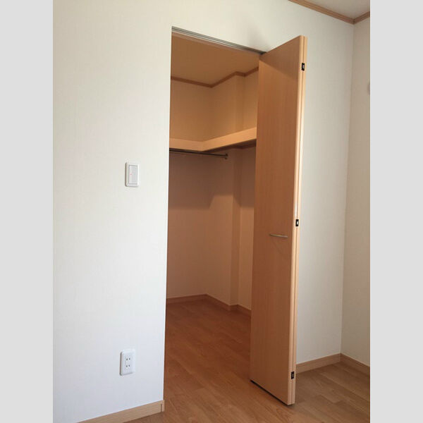 岸和田市吉井町４丁目のハイツの収納