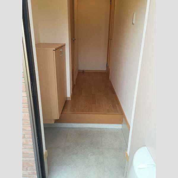 岸和田市吉井町４丁目のハイツの玄関