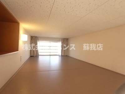 【寝室】 | ブルーガーデン | 広くて明るい寝室