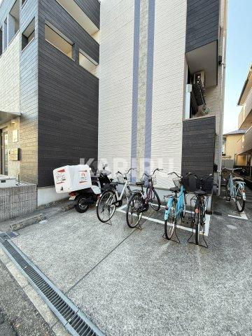CastleEast L’sの駐車場