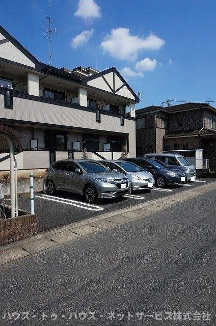 ブルースカイヒルズⅠの駐車場