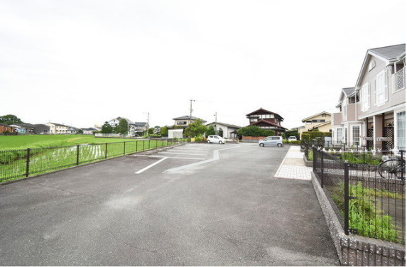 プレ・アジュール【キャッシュバック対象】の駐車場|駐車場に車を止められます