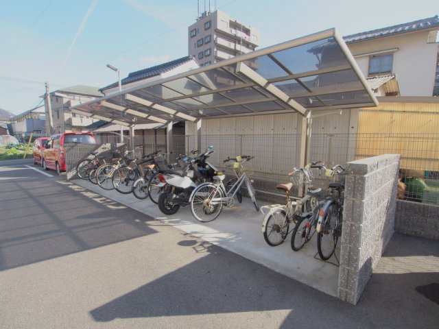 コーラルコートの駐車場