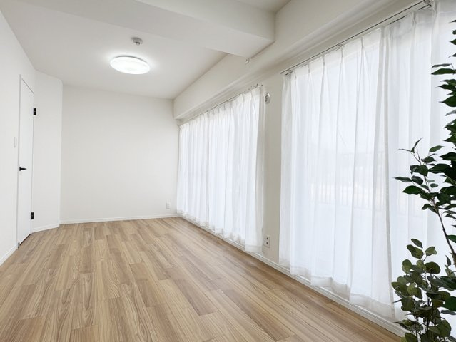ライオンズマンション雲雀丘花屋敷第2の洋室