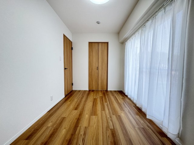 ライオンズマンション雲雀丘花屋敷第2の洋室