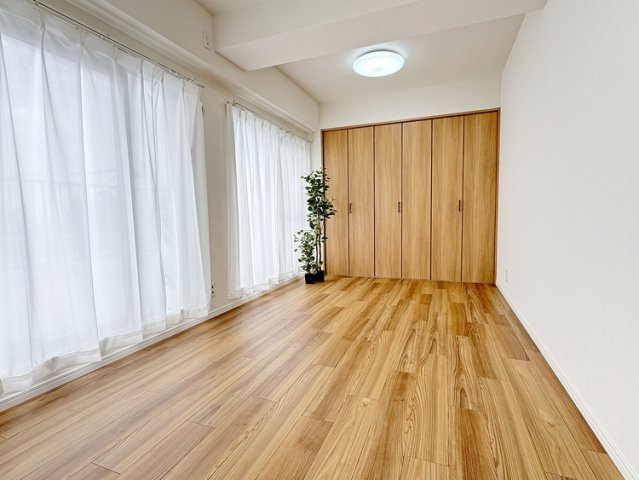 ライオンズマンション雲雀丘花屋敷第2の洋室