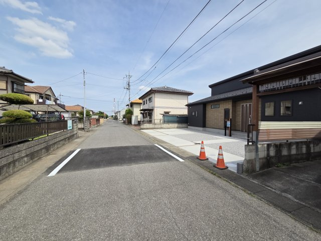 新築　太田市新田早川町　Blooming　Garden　１号棟の前面道路含む現地写真|現地写真　北側接道幅員約5.9ｍ			
	