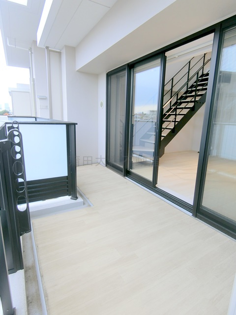 ブランシエスタ西馬込の庭|バルコニー兼庭　物干し金具付き