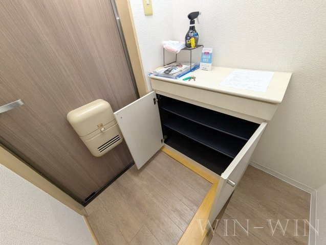 エルディム新栄 Bの玄関