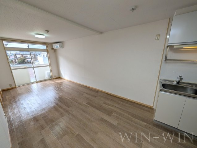 エルディム新栄 Bの居間・リビング