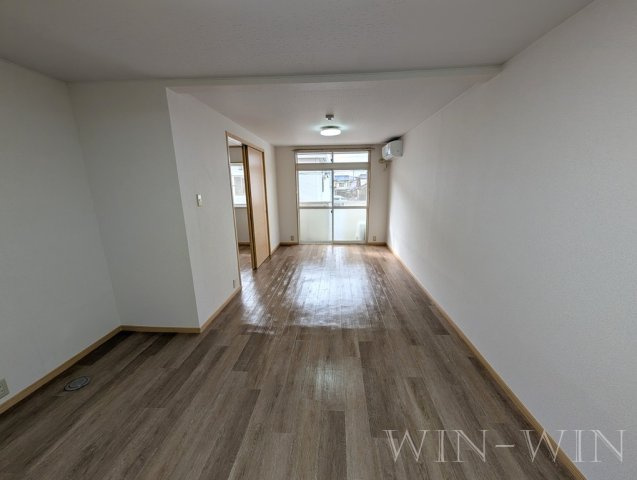 エルディム新栄 Bの居間・リビング