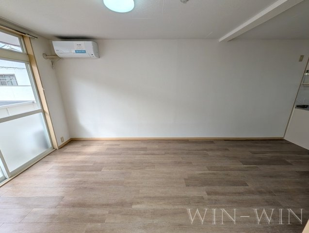 エルディム新栄 Bの居間・リビング