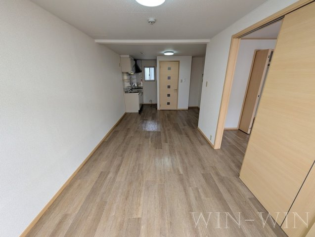 エルディム新栄 Bの居間・リビング