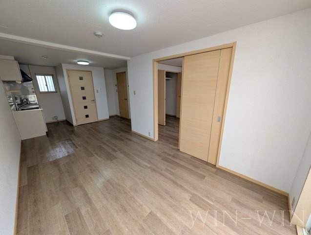 エルディム新栄 Bの居間・リビング