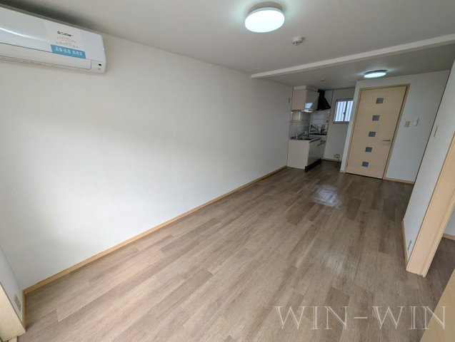 エルディム新栄 Bの居間・リビング