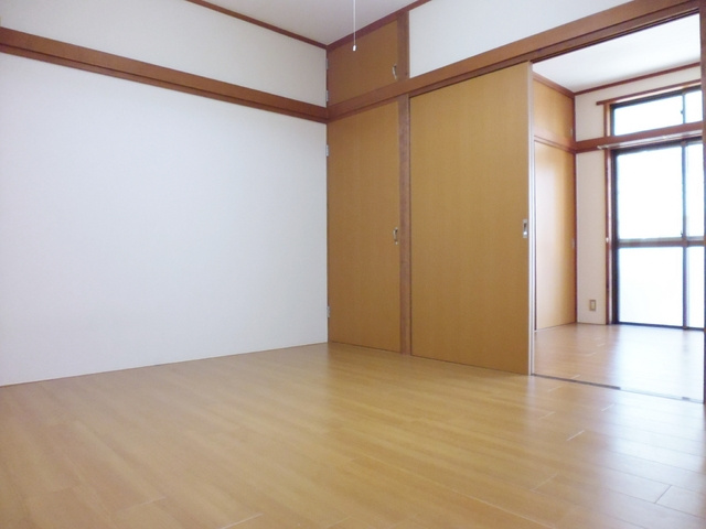 ヨダヤビルの居間・リビング|全室フローリング☆