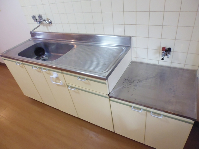 ヨダヤビルのキッチン|２口ガスコンロ設置可の広めのキッチンです☆