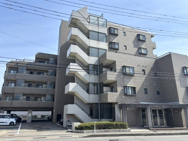コスモ小針の外観