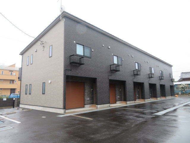 川口市大字久左衛門新田の倉庫の外観