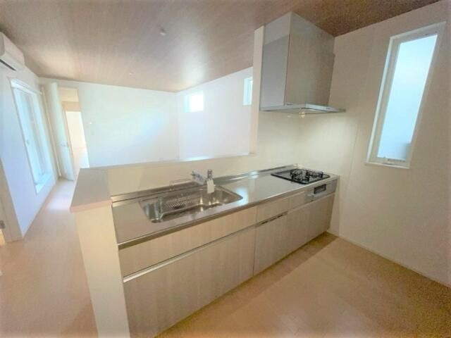 男山金振築浅戸建てのキッチン