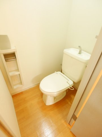 Kハウスのトイレ|清潔感のあるトイレです　洗浄便座設備有
