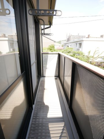 Kハウスのバルコニー|暖かな日差しのふりそそぐバルコニー