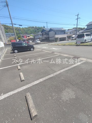 オアシス御油の駐車場